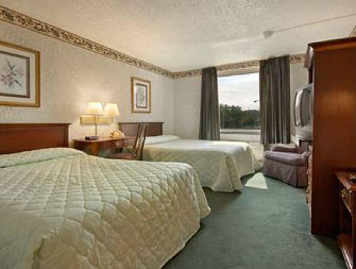 Rodeway Inn Филаделфия Стая снимка